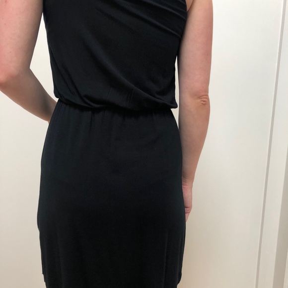 One should soft and easy to wear pre-owned dress. - Picture 3 of 5